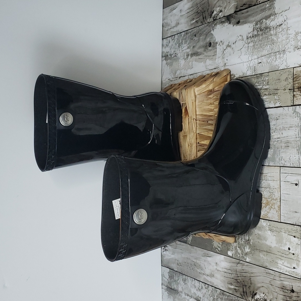 UGG Sienna Rain boot size 8